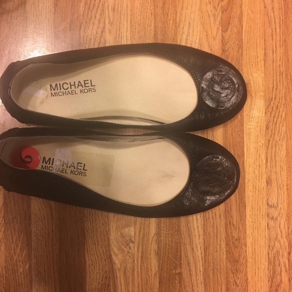 Authentic Michael Michael Kors Black flats size 6